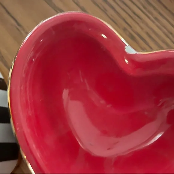 Cute heart Henri Bendel  dish - Picture 5 of 5
